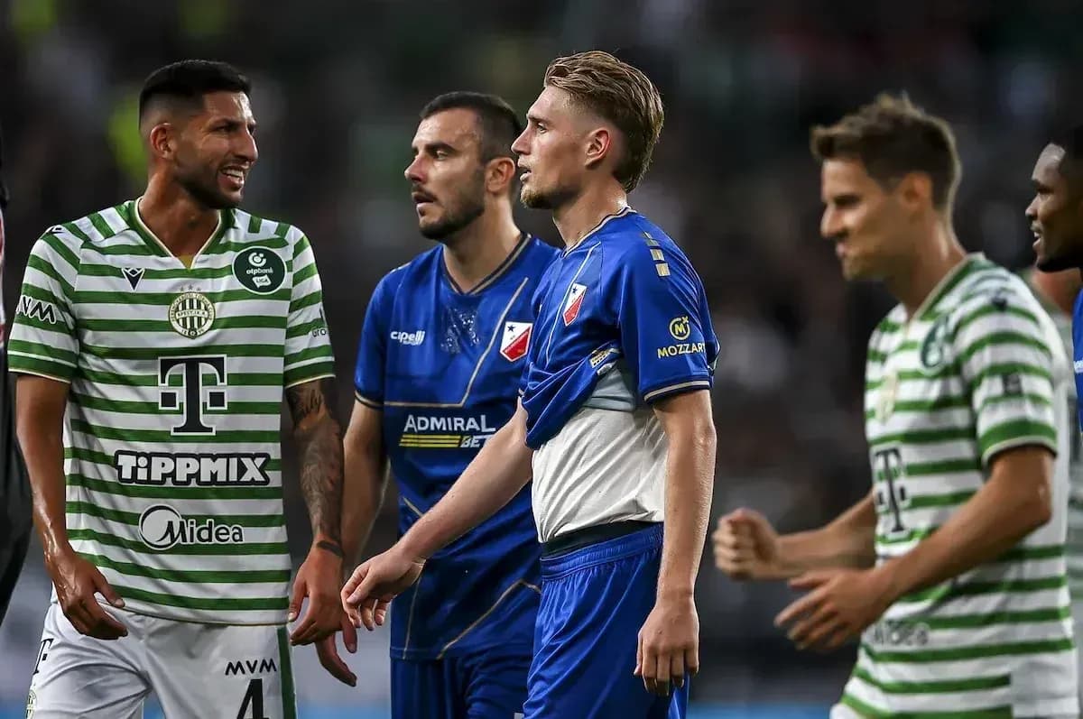 Jugadores de Ferencvarosi TC y Vojvodina en partido Jugadores de Ferencvarosi TC y Vojvodina en partido