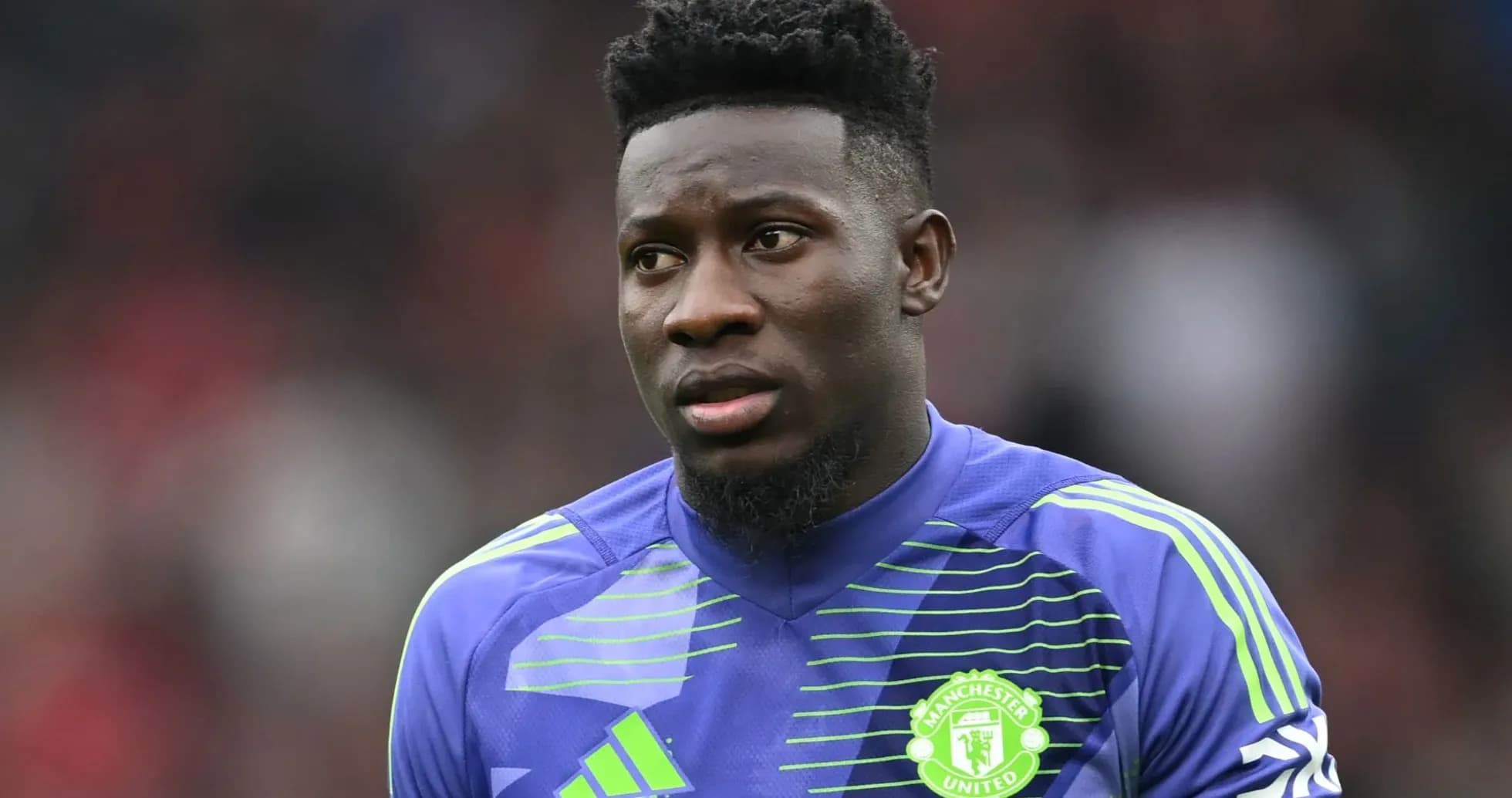 Portero de Manchester United en uniforme de juego Portero de Manchester United en uniforme de juego