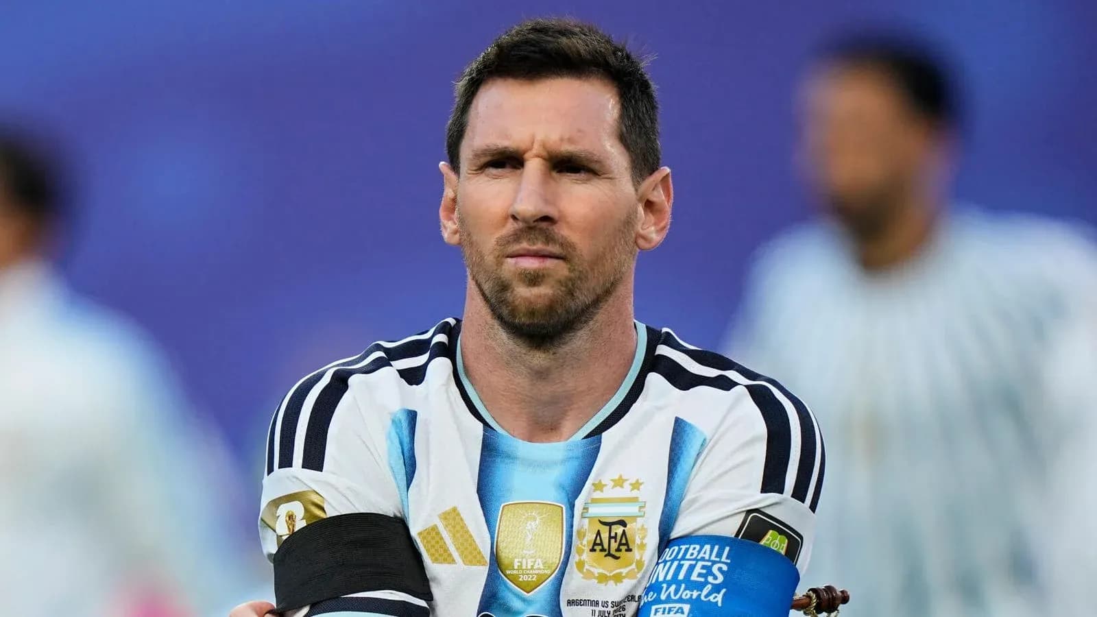 Jugador argentino con camiseta de la selección nacional Jugador argentino con camiseta de la selección nacional