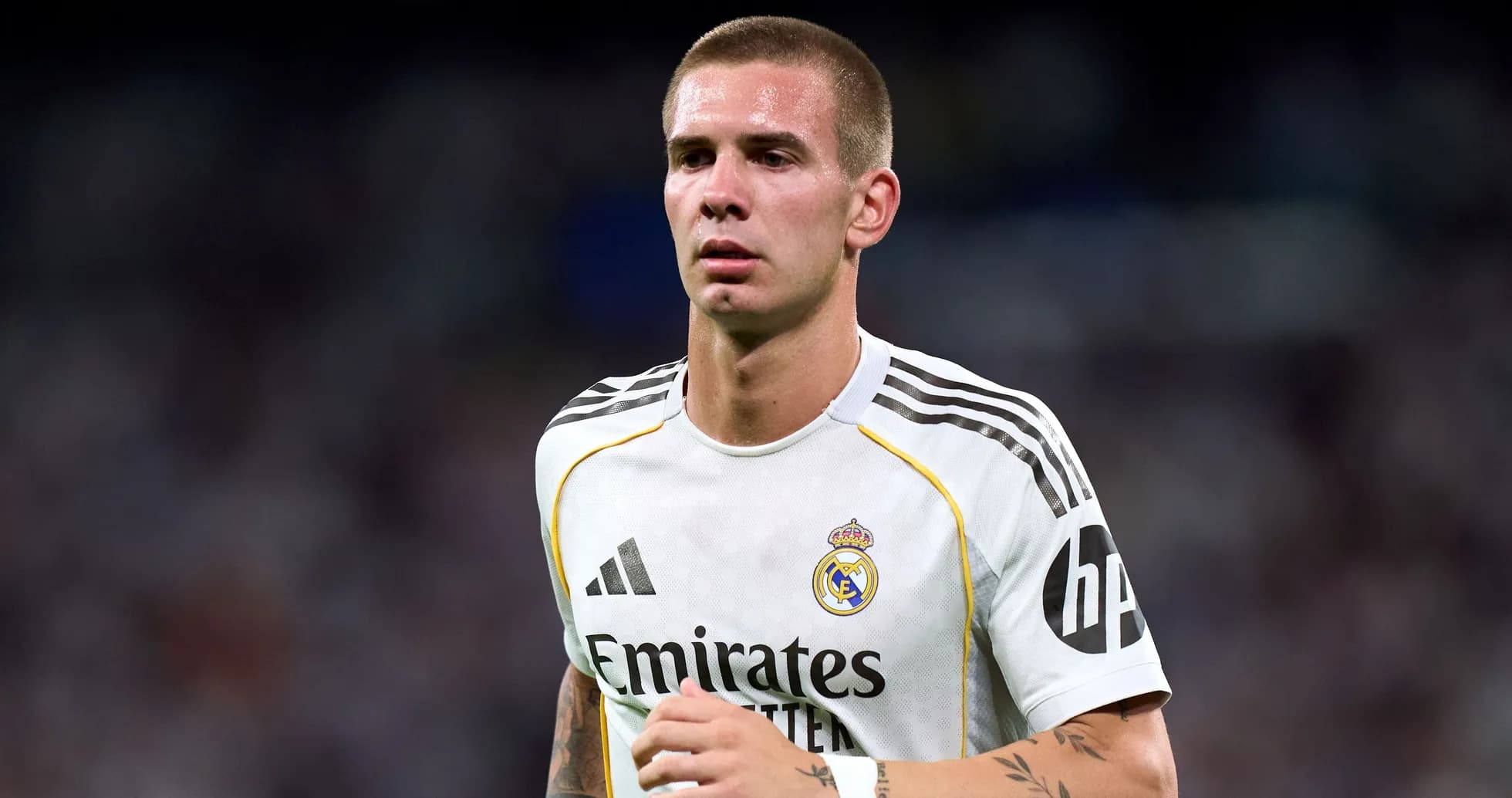 Jugador de Real Madrid en el campo durante partido Jugador de Real Madrid en el campo durante partido