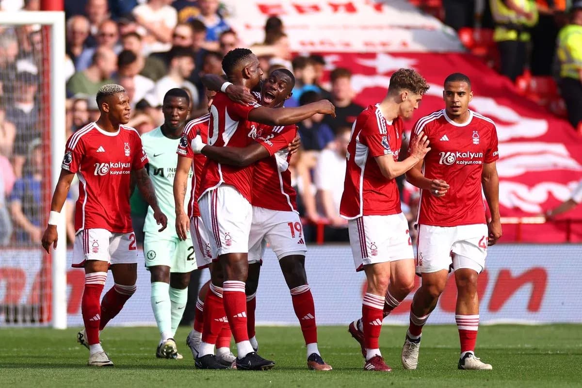 Jugadores de Nottingham Forest celebrando un gol Jugadores de Nottingham Forest celebrando un gol