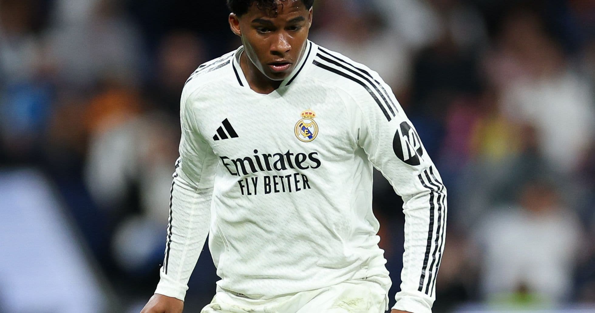 Jugador de Real Madrid en acción durante el partido Jugador de Real Madrid en acción durante el partido