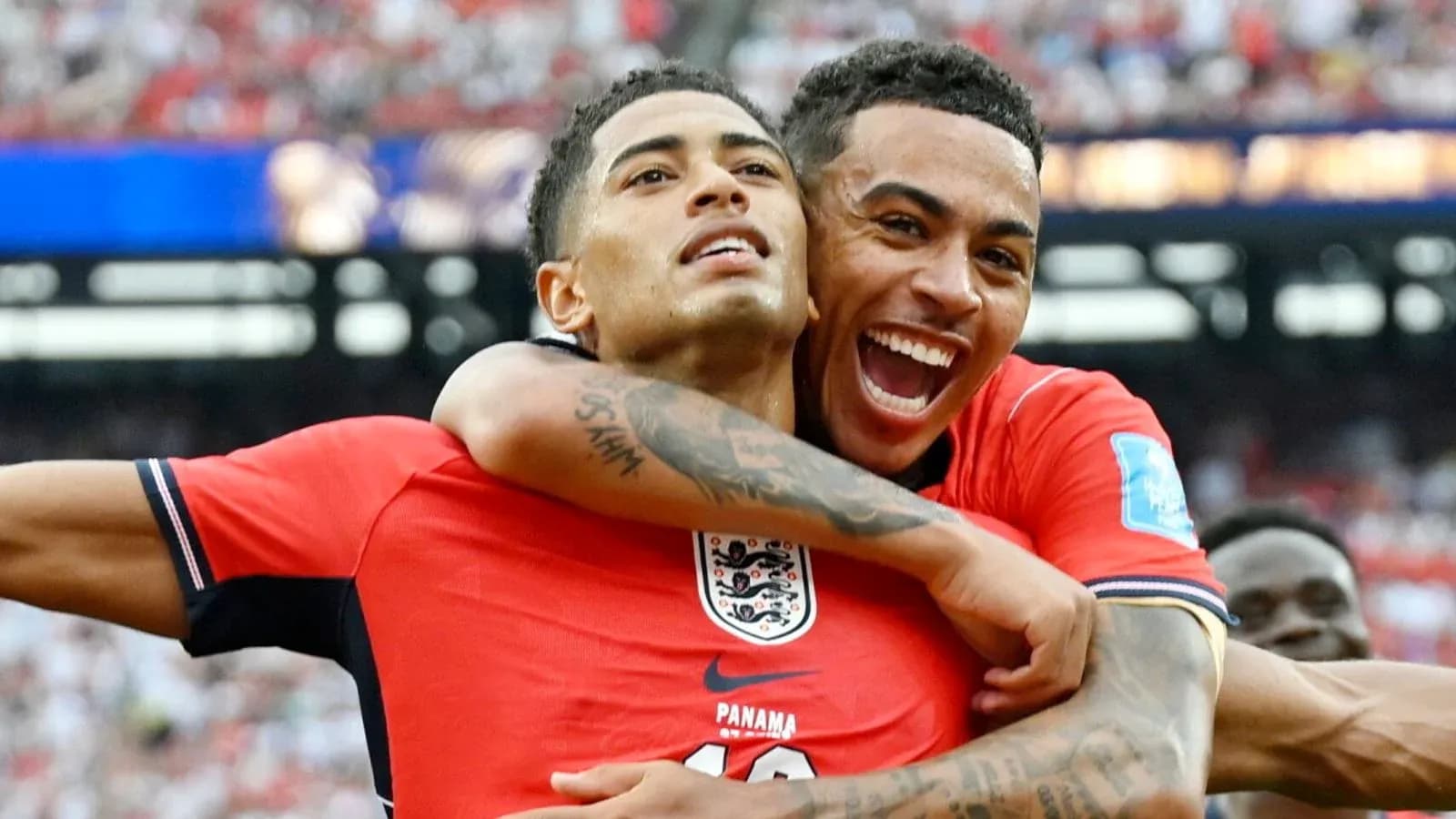 Jugadores de Inglaterra celebrando un gol juntos Jugadores de Inglaterra celebrando un gol juntos