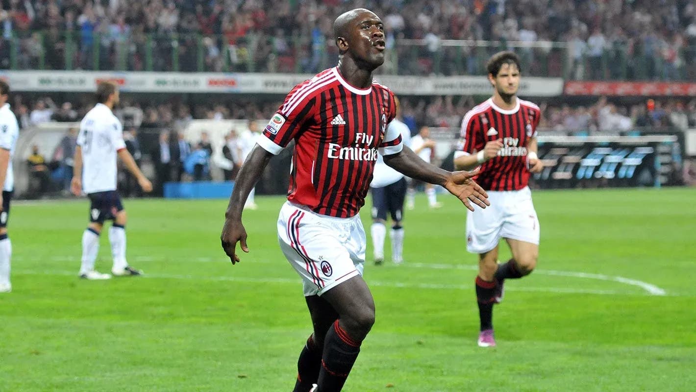 Jugador de AC Milan celebrando un gol Jugador de AC Milan celebrando un gol