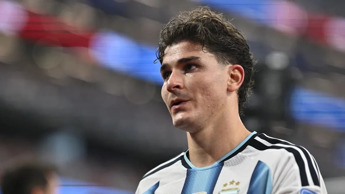 Jugador de Argentina en el estadio durante un partido Jugador de Argentina en el estadio durante un partido