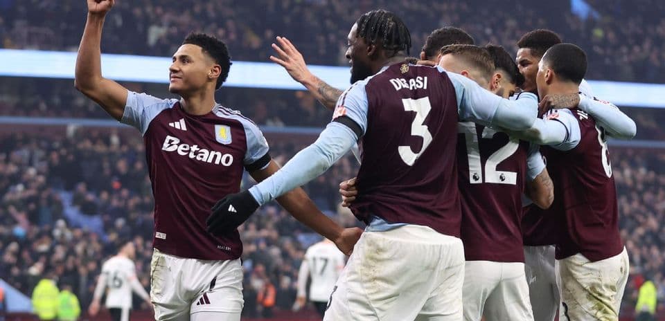Jugadores de Aston Villa celebrando un gol Jugadores de Aston Villa celebrando un gol