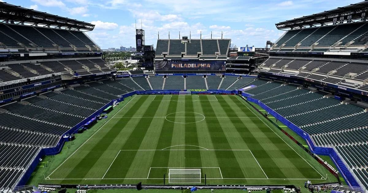 Vista del campo en el estadio de fútbol vacío Vista del campo en el estadio de fútbol vacío