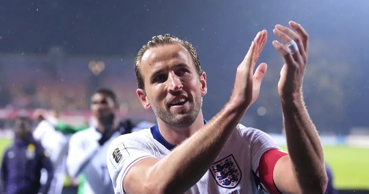 Jugador de Inglaterra aplaudiendo tras el partido Jugador de Inglaterra aplaudiendo tras el partido