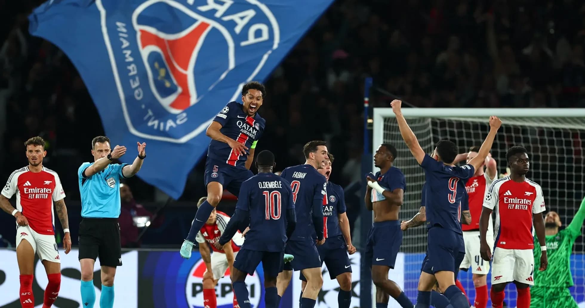 Jugadores de PSG celebrando un gol en el partido Jugadores de PSG celebrando un gol en el partido