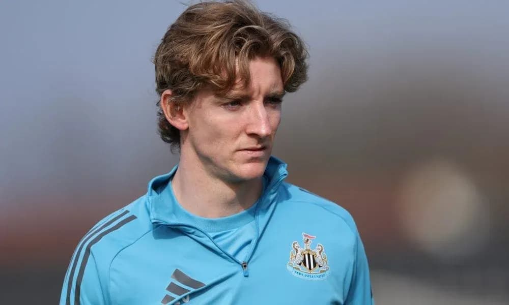 Jugador de Newcastle en sesión de entrenamiento Jugador de Newcastle en sesión de entrenamiento