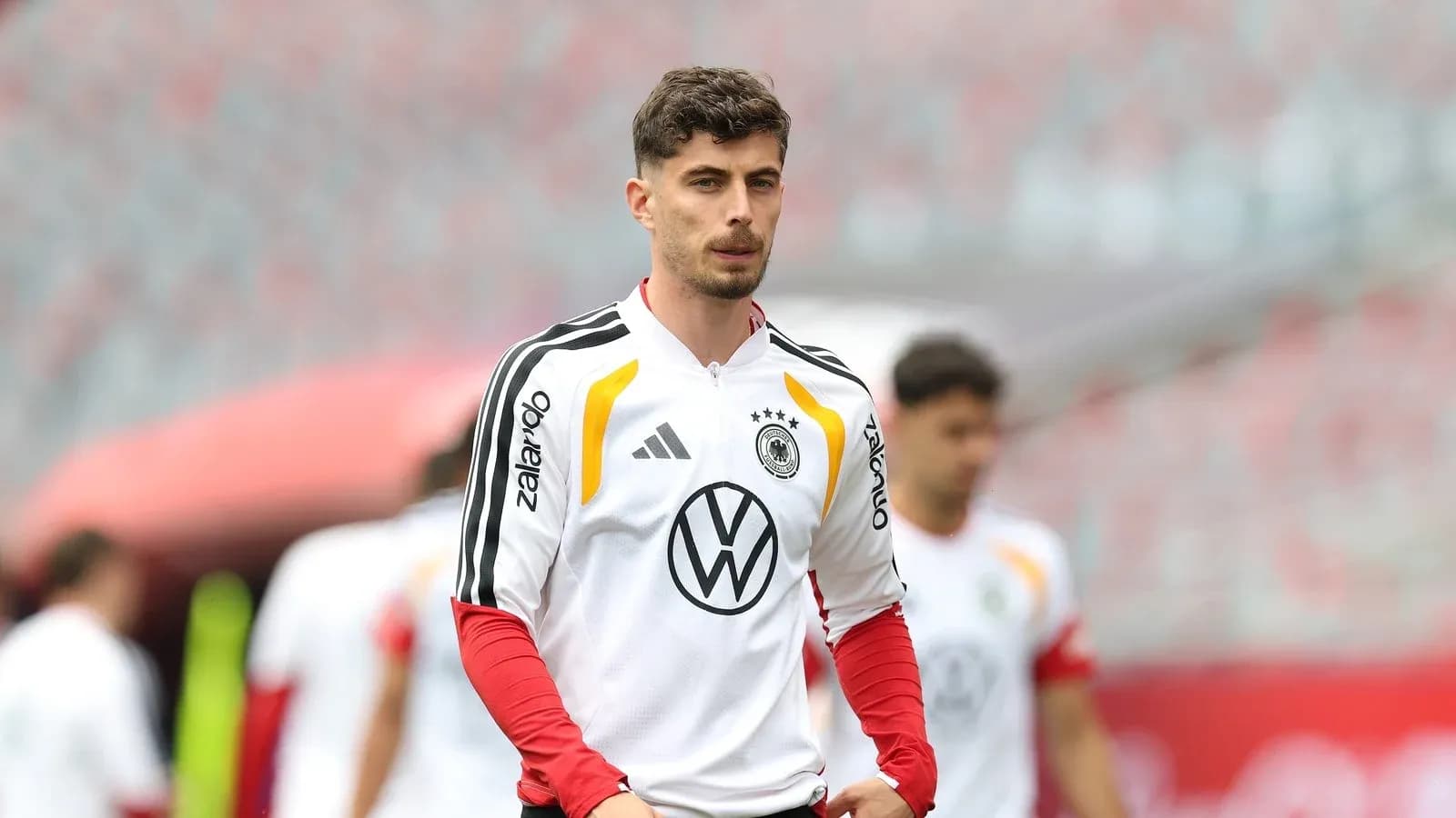 Jugador de Alemania en el calentamiento previo al partido Jugador de Alemania en el calentamiento previo al partido