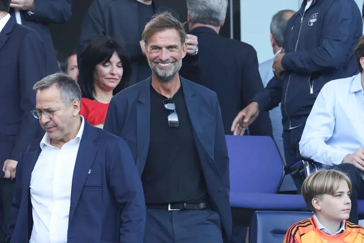 Jurgen Klopp sonriendo en un evento deportivo Jurgen Klopp sonriendo en un evento deportivo