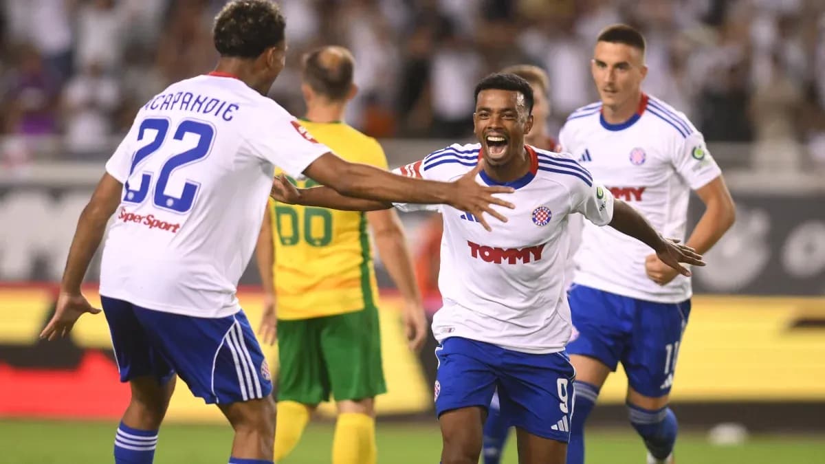 Jugadores de Hajduk Split celebrando un gol Jugadores de Hajduk Split celebrando un gol