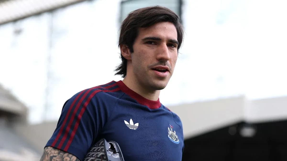 Jugador de Newcastle en campo de entrenamiento Jugador de Newcastle en campo de entrenamiento