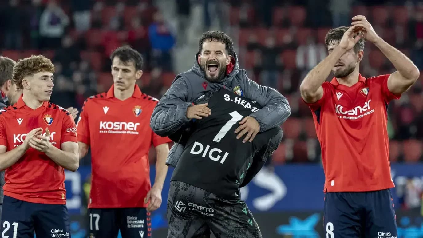 Jugadores de Osasuna celebrando una victoria Jugadores de Osasuna celebrando una victoria