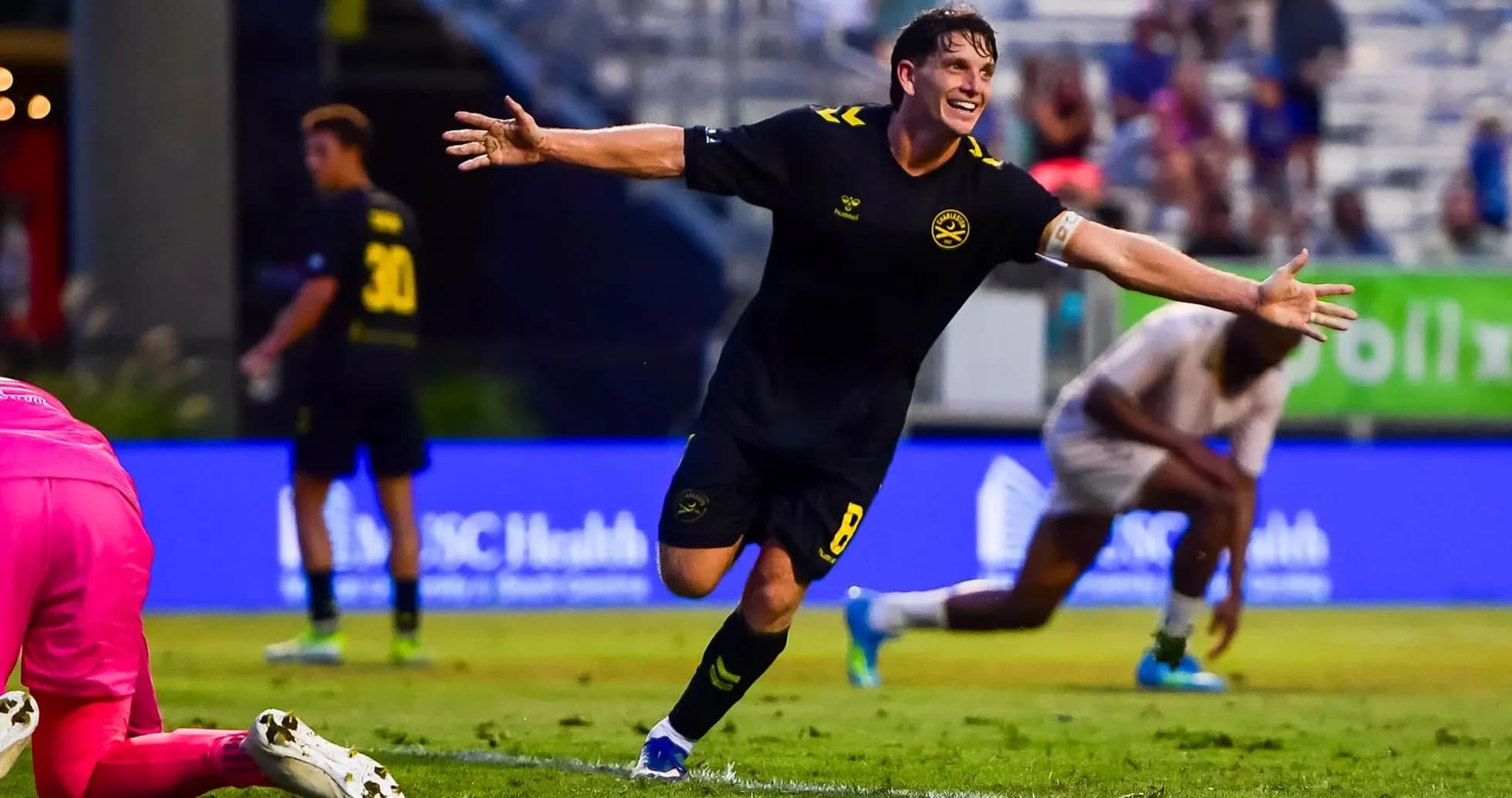 Jugador celebra un gol contra FC Tulsa Jugador celebra un gol contra FC Tulsa