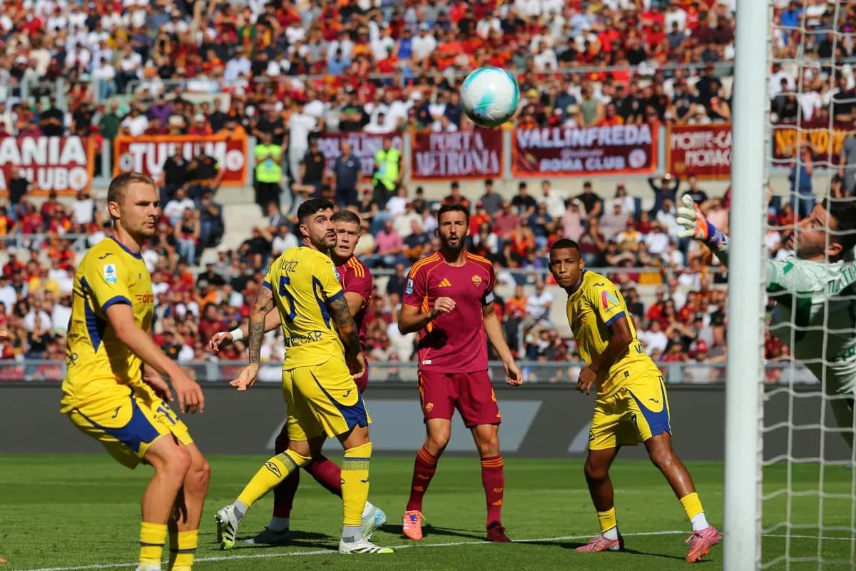 Jugadores de Hellas Verona y AS Roma en el partido Jugadores de Hellas Verona y AS Roma en el partido