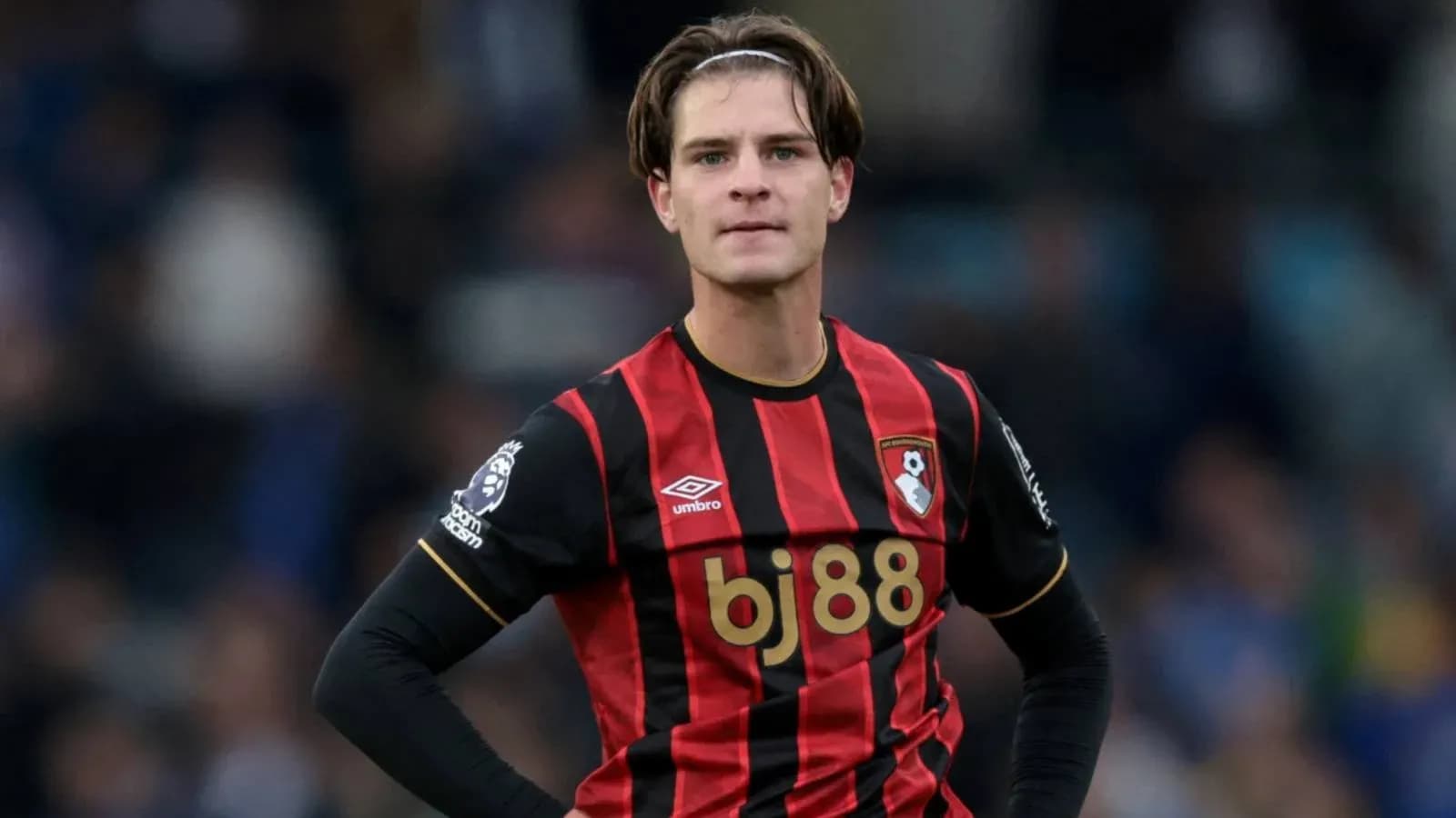 Jugador de Bournemouth en el campo durante partido Jugador de Bournemouth en el campo durante partido