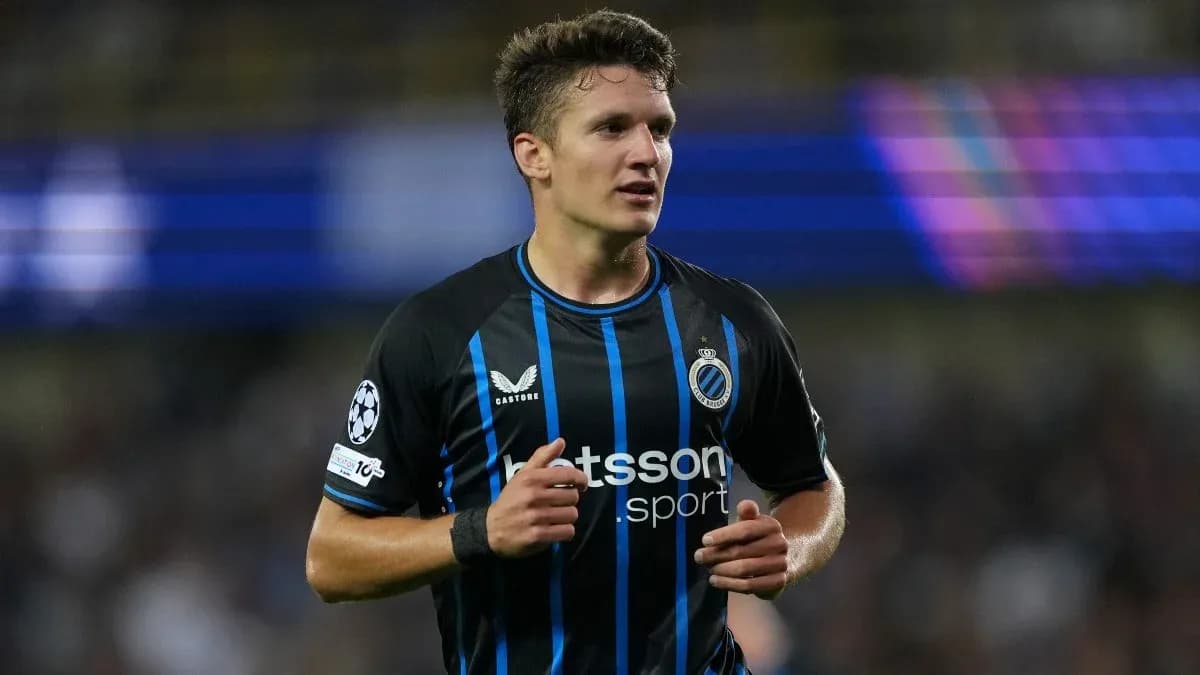 Jugador de Club Brugge en acción durante el partido Jugador de Club Brugge en acción durante el partido