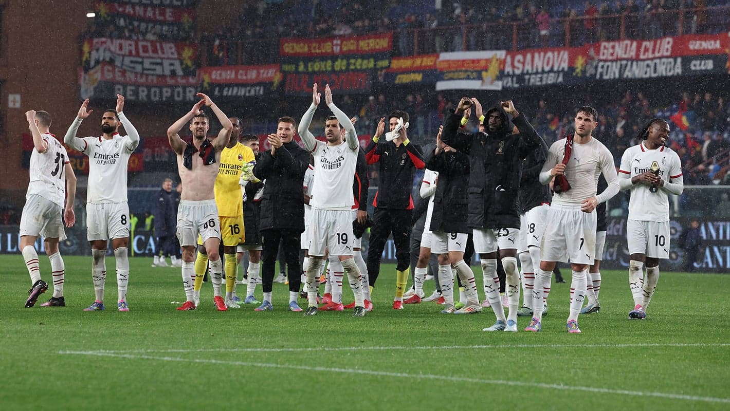 Jugadores de AC Milan celebrando la victoria Jugadores de AC Milan celebrando la victoria