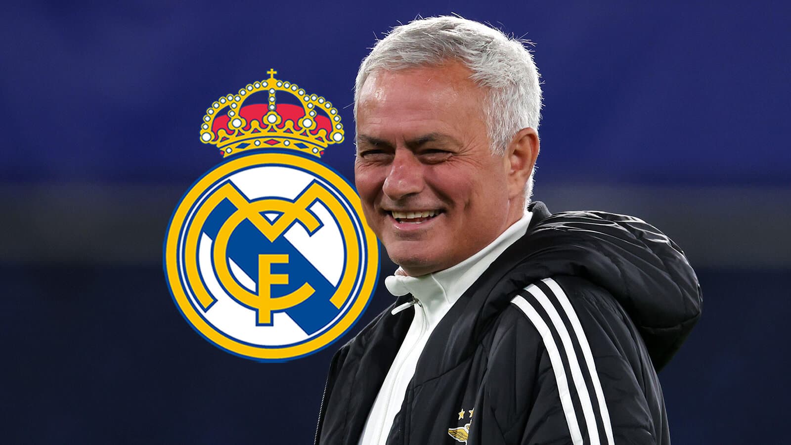 Entrenador sonriendo con el logo del Real Madrid Entrenador sonriendo con el logo del Real Madrid
