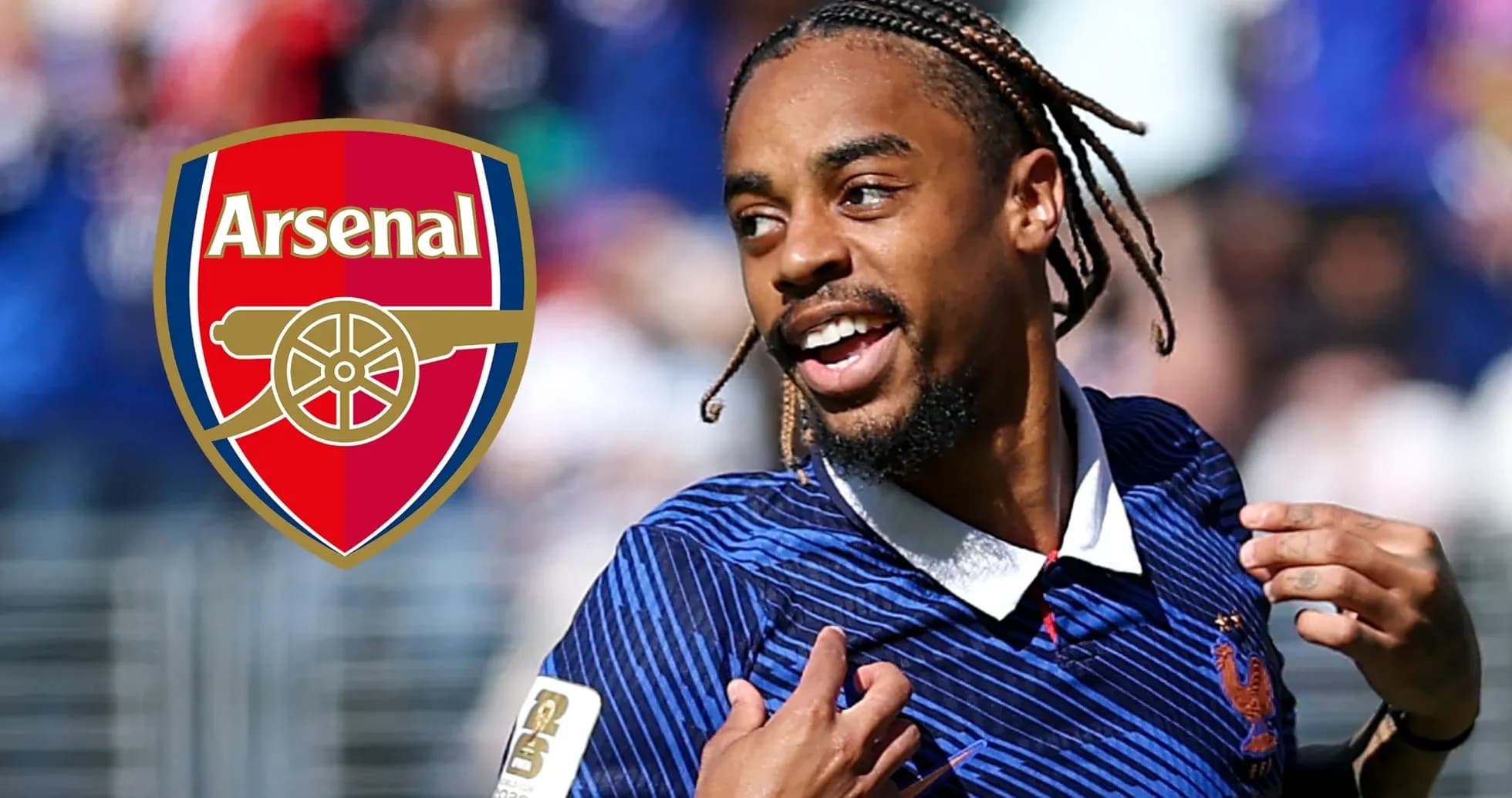 Jugador celebrando con la camiseta de Francia y logo de Arsenal Jugador celebrando con la camiseta de Francia y logo de Arsenal