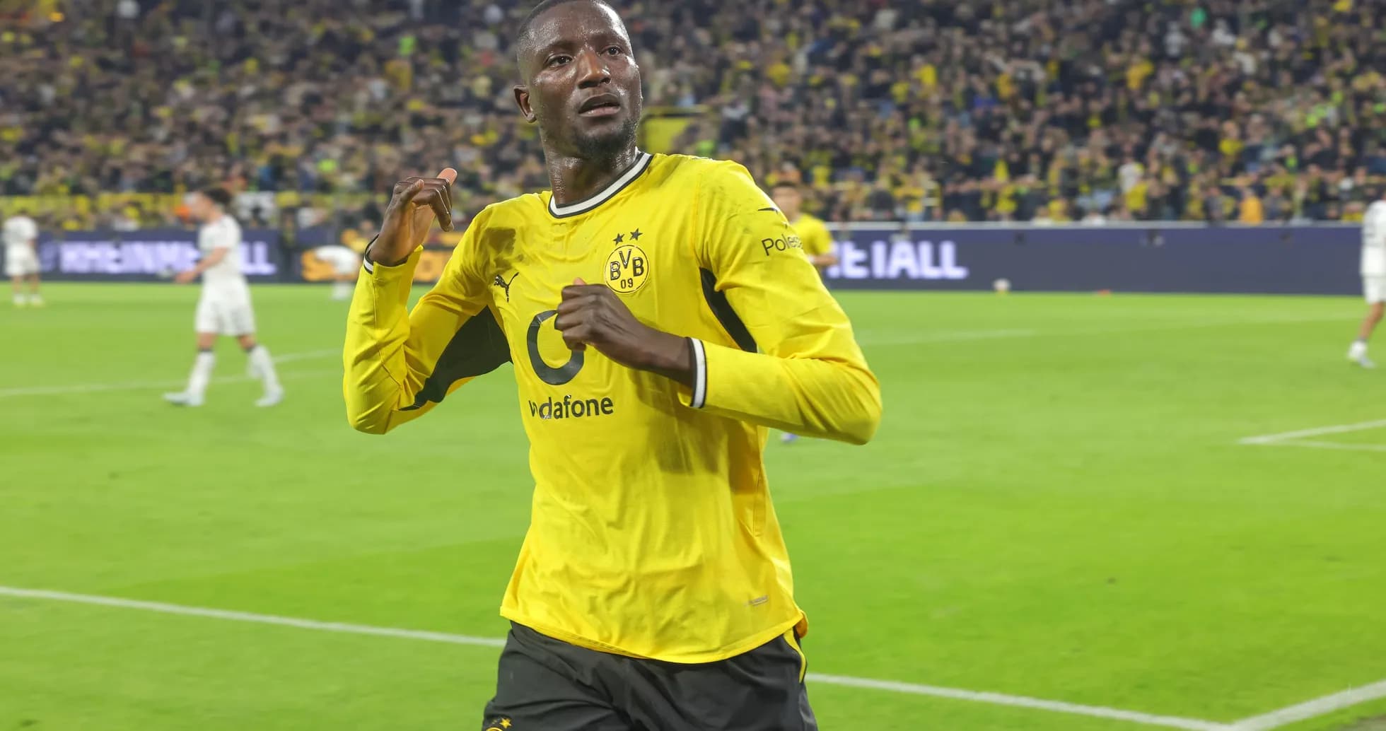Jugador de Borussia Dortmund celebrando un gol Jugador de Borussia Dortmund celebrando un gol