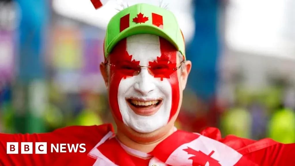 Afan de Canadá con cara pintada y sombrero Afan de Canadá con cara pintada y sombrero