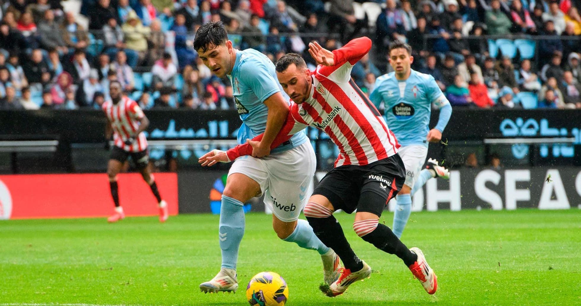 Jugador de Athletic Club en acción contra Celta Vigo Jugador de Athletic Club en acción contra Celta Vigo