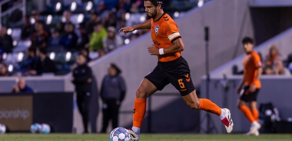 Jugador de Orange County SC en acción Jugador de Orange County SC en acción