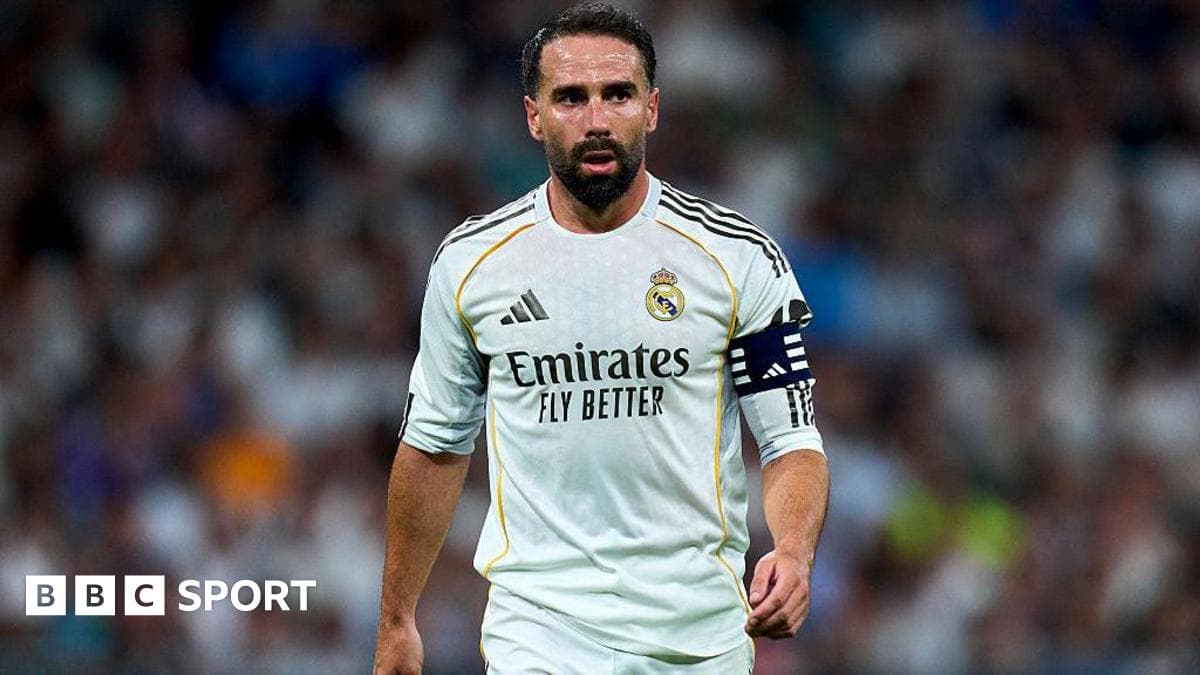 Jugador de Real Madrid en acción en el campo Jugador de Real Madrid en acción en el campo